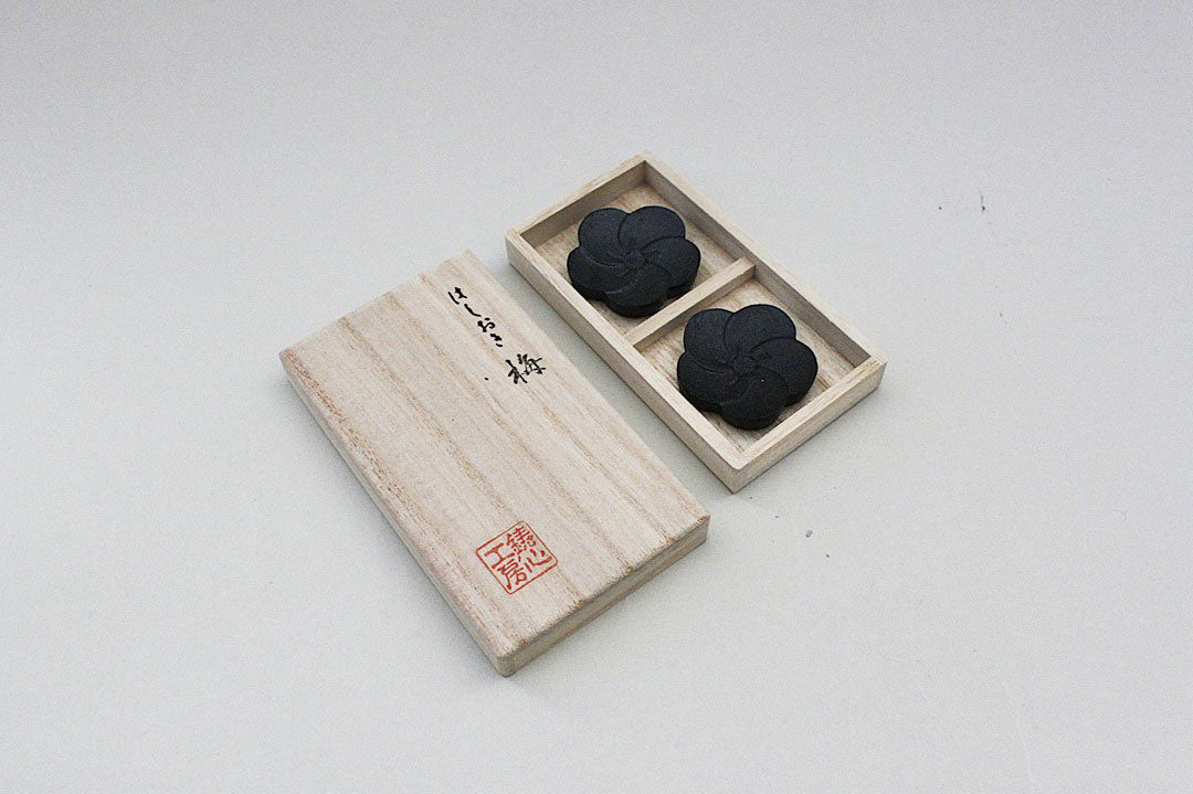 UNGAPLUS（うんがぷらす）：【鋳心ノ工房】 箸置き 梅