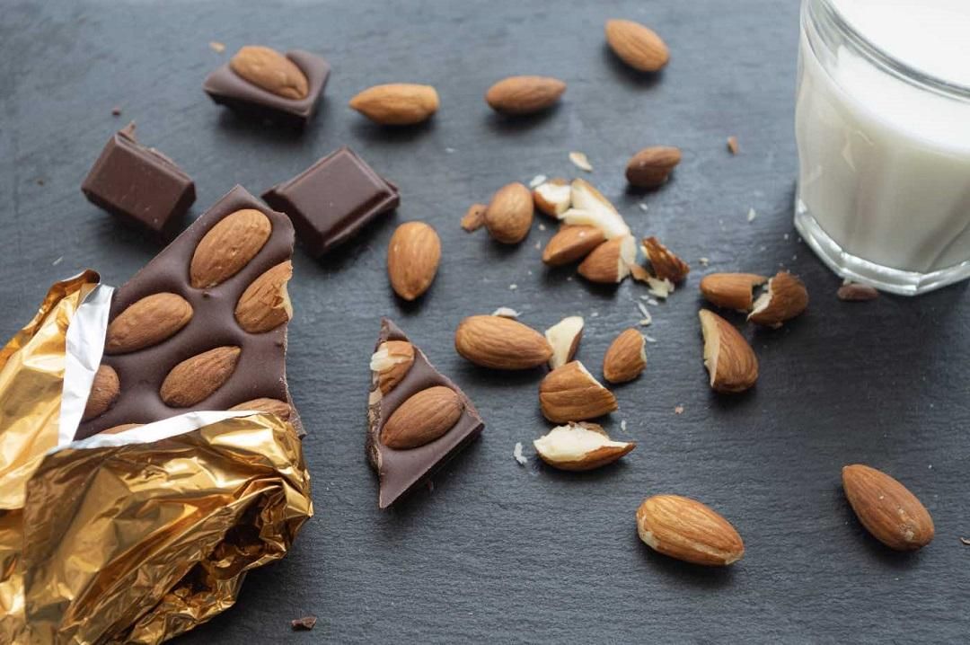 nicao 50%アーモンド入りミルクチョコレート image 2