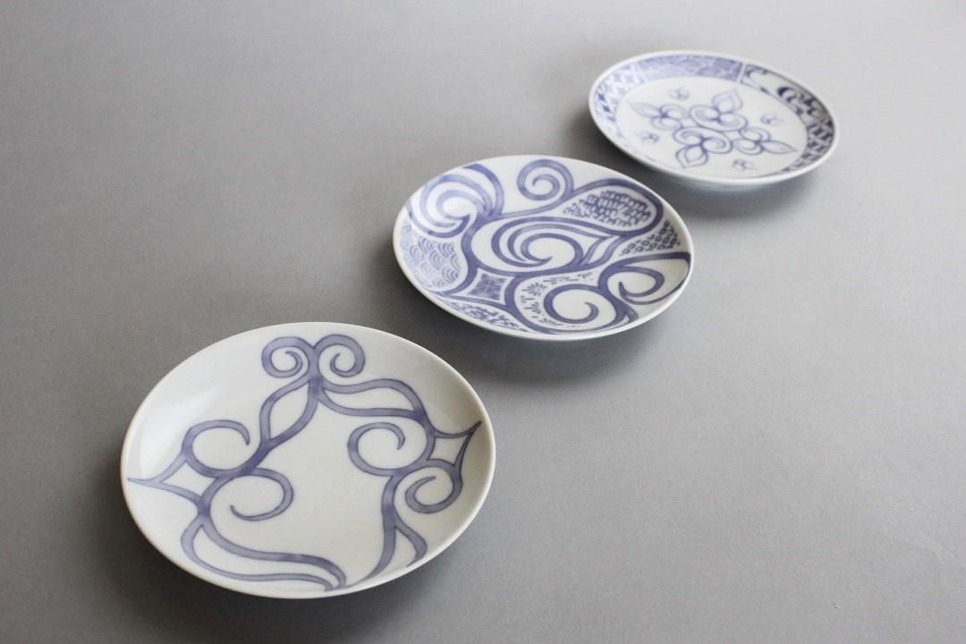 AINU x Arita Porcelain, Blue and White Porcelain Plate, 4-inch (Erica Katsuo-ya Design) image 1
