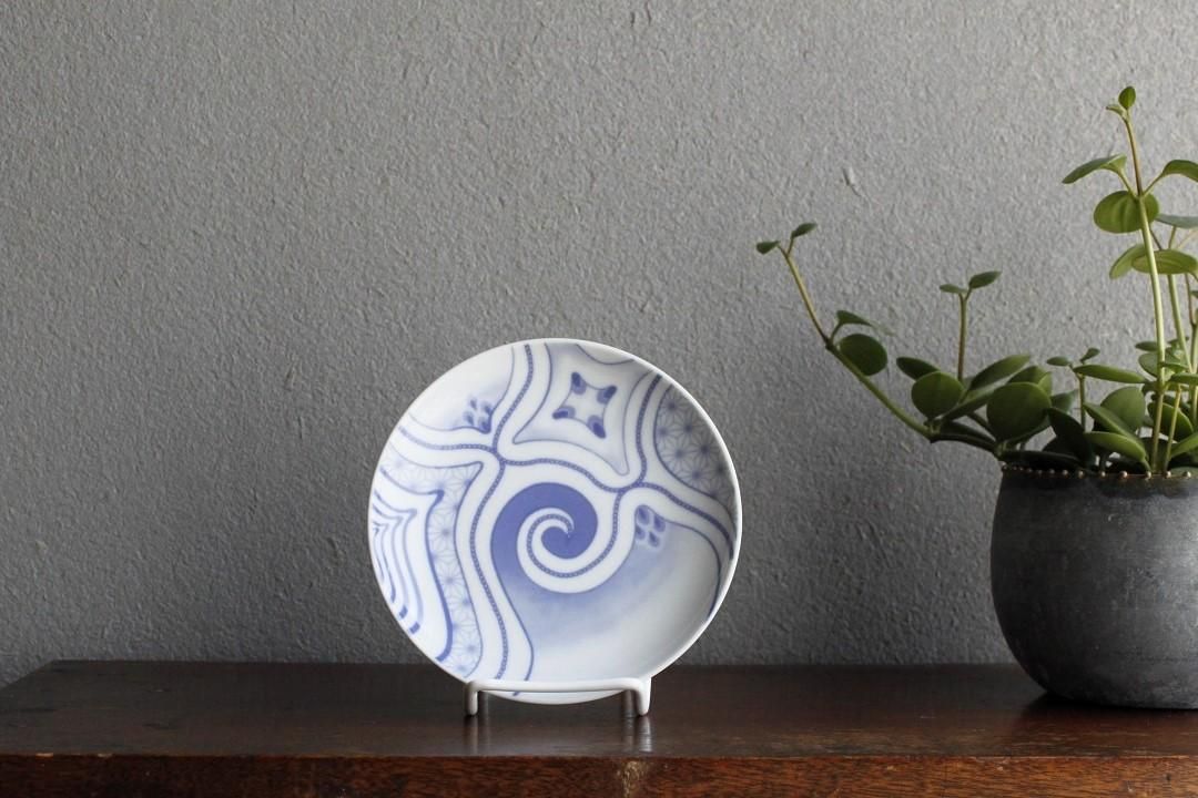 AINU x Arita Porcelain, Blue and White Porcelain Plate, 4-inch (Design by Fukiko Gokoukon) image 2