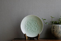 AINU x 有田燒青瓷鑄盤，7吋（平秀治） thumb 3