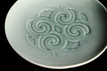 AINU x 有田燒青瓷鑄盤，7吋（平秀治） thumb 2