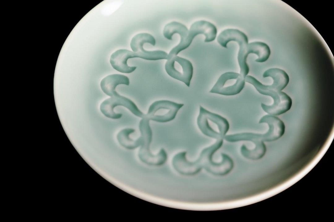AINU x Arita Porcelain Cast-in Design Plate, Celadon, 5-inch (Kiyoshi Nikawa) image 2