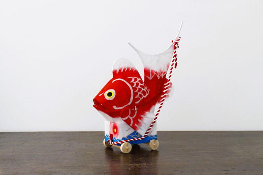 "Tachibana-gusa" (a type of toy cart), a local toy from Niigata's Maki region.