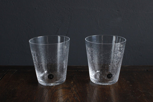 裂紋岩石玻璃一對