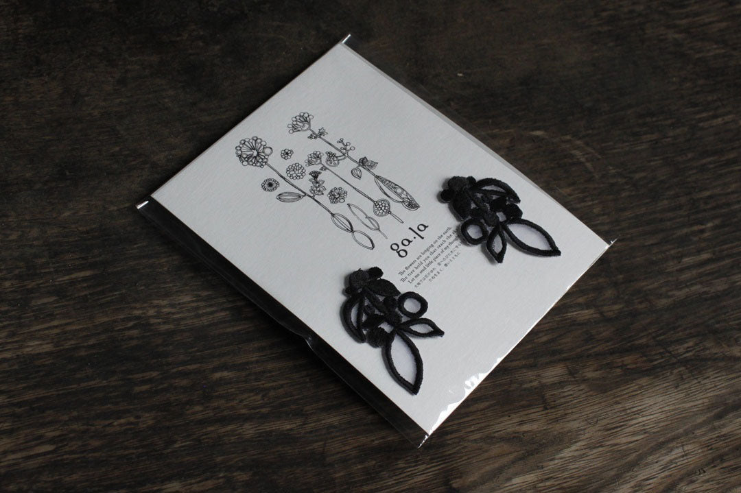 ga.la】刺繡ピアス 033 – UNGAPLUS