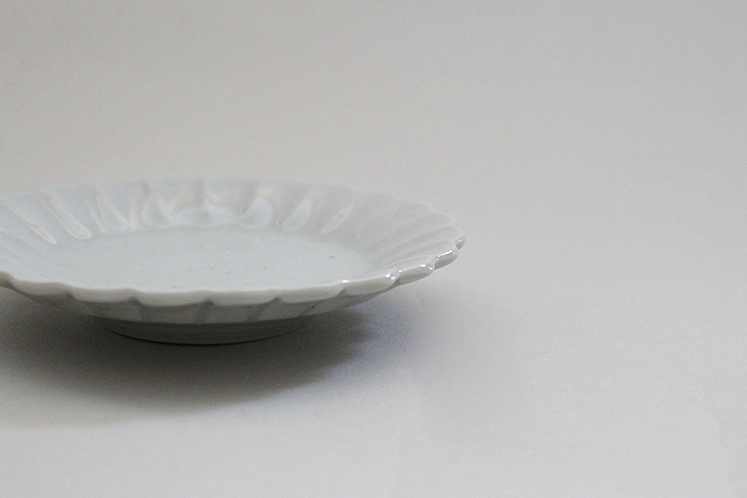 KIHARA 古白磁 菊型小皿 image 2