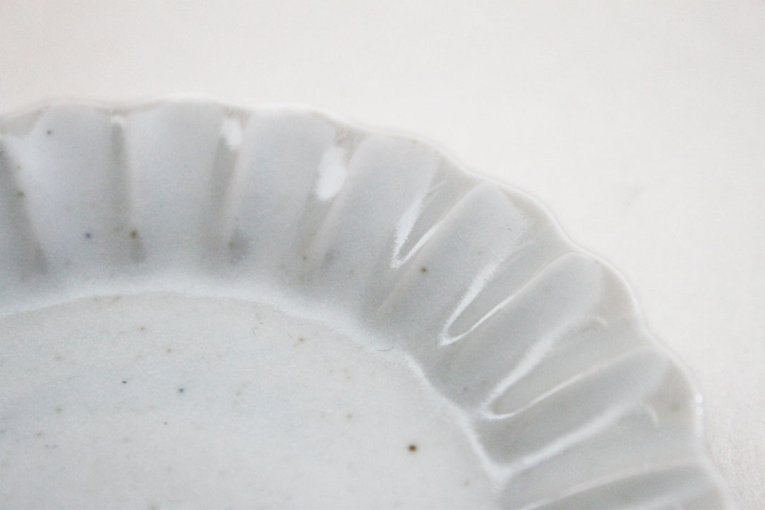 KIHARA 古白磁 菊型小皿 image 3